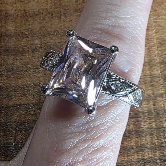 Elegant Silver .925 and Pink Gemstone Ring - Picture 7 of 7